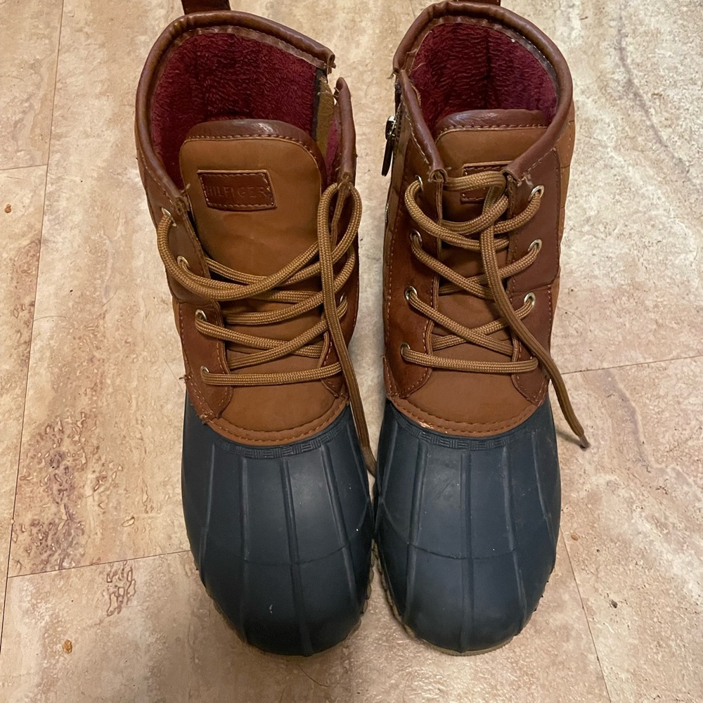 Tommy Hilfiger hiking/ winter boots size 10M